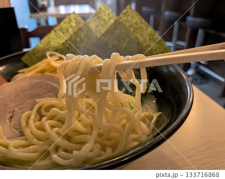 とんこつ塩ラーメン　ネギトッピング 133716868
