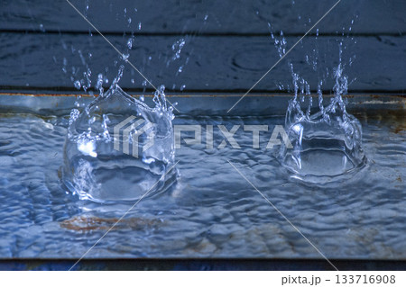 水の張ったテラスでできた水の王冠 133716908