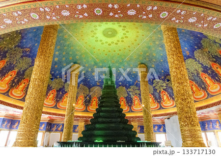 タイ王国バンコクのワットパークナムパーシーチャルーン 133717130