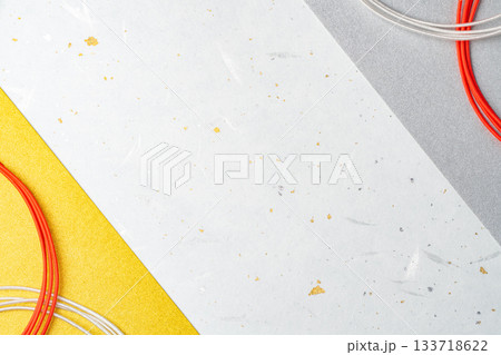 金色と銀色の紙に水引を添えた背景構図 金色と銀色の紙に水引を添えた背景構図 133718622