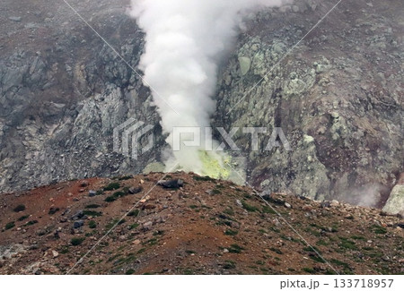 浄土平から撮影した火山の噴煙 133718957