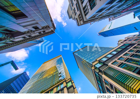 日本の東京都市景観夕日を浴びる日本橋の摩天楼や日本橋一丁目の再開発事業などを望む。新時代へ 133720735