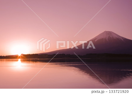富士山　日の出 133721920