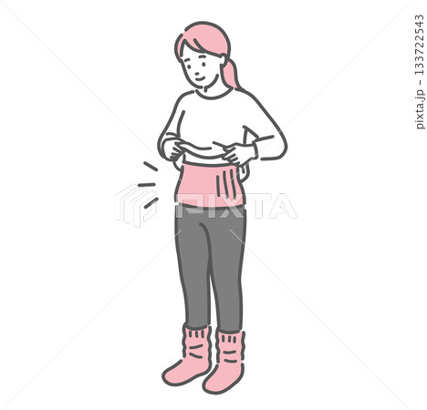 冷え性対策に腹巻を着ける女性のイラスト。体を温める習慣。 133722543