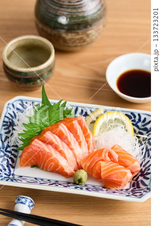 トラウトサーモンの刺身 133723201