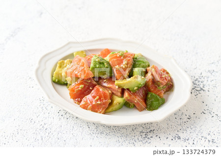 サーモンとアボカドのおつまみ 133724379