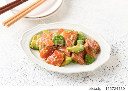 サーモンとアボカドのおつまみ 133724380