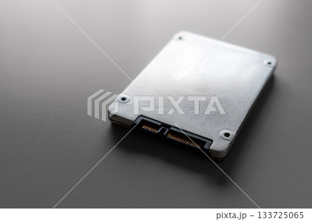 SSDストレージのクローズアップ写真 SSDストレージのクローズアップ写真 133725065
