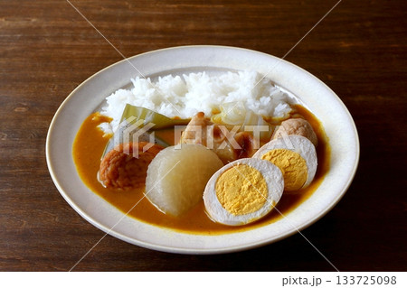 テーブル背景のおでんカレーライス テーブル背景のおでんカレーライス 133725098
