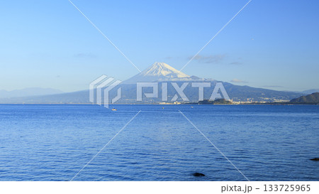 駿河湾と富士山 133725965