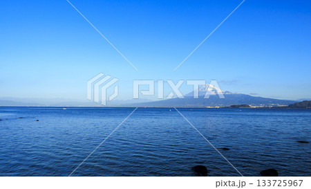 駿河湾と富士山 133725967