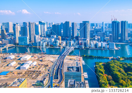 日本の東京都市景観 新時代へ。築地市場跡地などを望む。再開発へ…＝14日 133726214