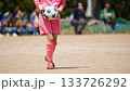 少年サッカーの試合（ゴールを守るゴールキーパー） 133726292