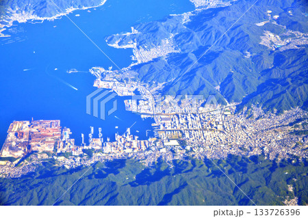 呉市周辺を上空より望む(広島県呉市)【2025.7】 133726396