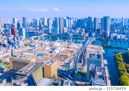 日本の東京都市景観 新時代へ。築地市場跡地などを望む。再開発へ…＝14日 133726459