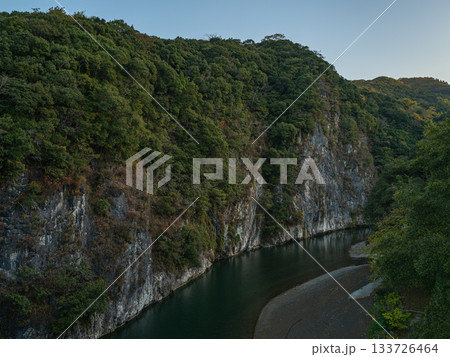 立神峡の秋、聳え立つ峡 立神峡の秋、聳え立つ峡 133726464