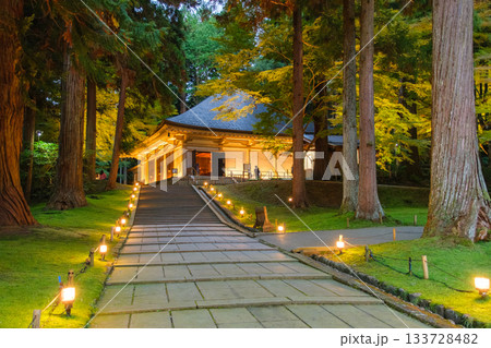 岩手県平泉町 中尊寺金色堂 秋のライトアップ 133728482