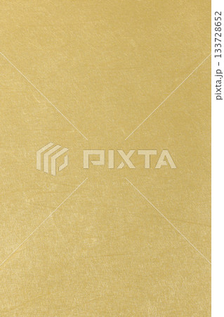 キラキラ光る金色の和紙の背景素材 キラキラ光る金色の和紙の背景素材 133728652