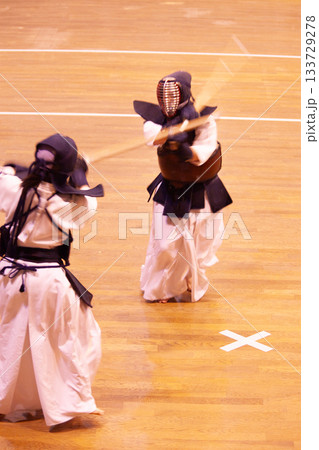 武道である剣道の試合 133729278