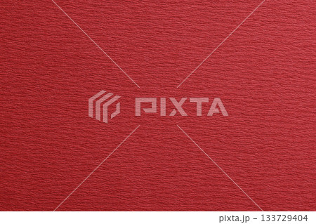 和風デザインに使える赤い和紙テクスチャ 133729404