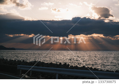 [幸せのパンケーキ 淡路島テラス]美しい夕日の光 133730075
