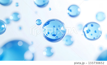 透明なブルーの美容液バブルが浮かぶ清潔感ある抽象背景・保湿成分イメージ 133730652