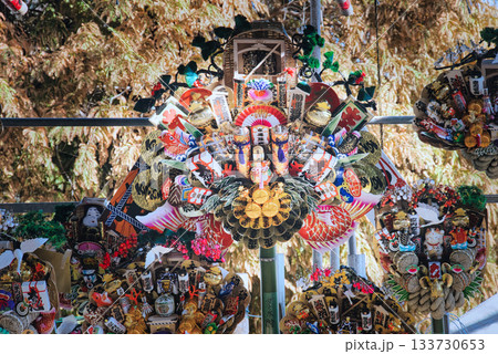 年に一度のえびす講で売られているお宝の数々 年に一度のえびす講で売られているお宝の数々 133730653