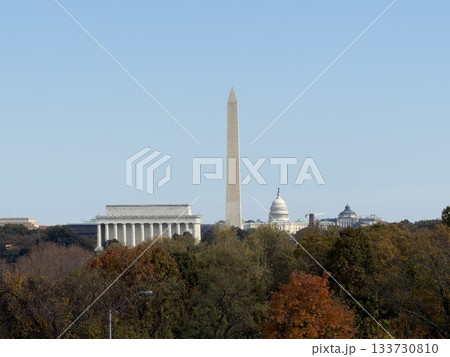 秋のワシントンD.C.のパノラマ景観 133730810