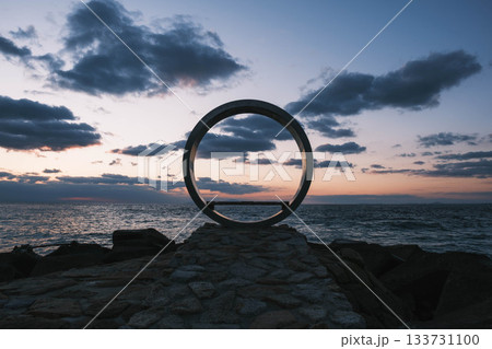 [幸せのパンケーキ 淡路島テラス]大きなリングが置かれたスポット 133731100