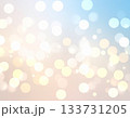 パステルカラーのボケ背景 — 柔らかな光と優しい色合いの抽象イメージ 133731205