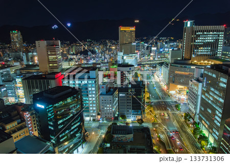兵庫県神戸市 神戸市役所、展望ロビーから見る夜の神戸市 兵庫県神戸市 神戸市役所、展望ロビーから見る夜の神戸市 133731306