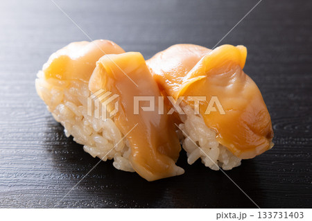 おいしい赤貝の握り鮨 133731403