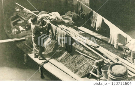 古写真　1932年　東京　神田川の水上生活 133731604