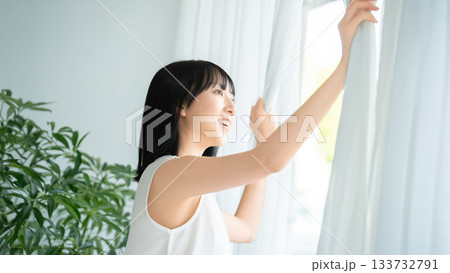 若い女性の美容イメージ 133732791