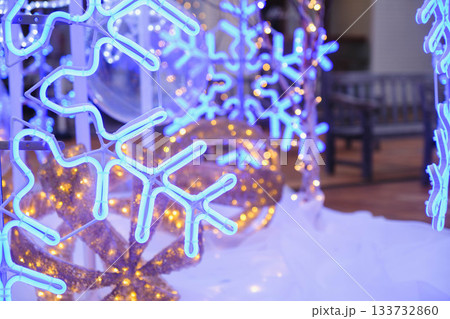 [神戸メリケンパーク]クリスマスのイルミネーションが美しい風景 133732860