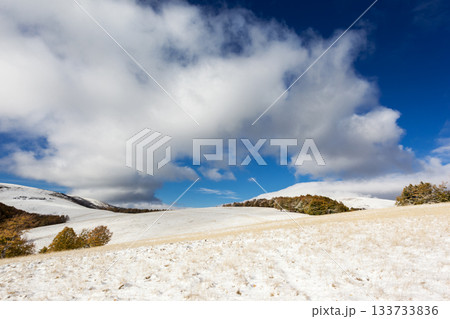 mountain landscape 133733836