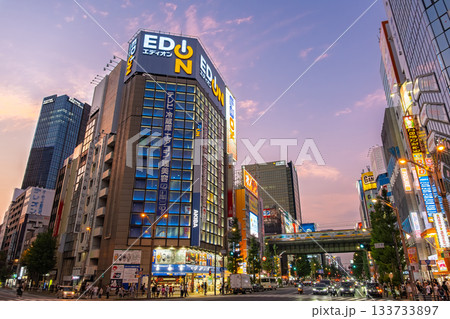 東京都千代田区 夕暮れの秋葉原 133733897