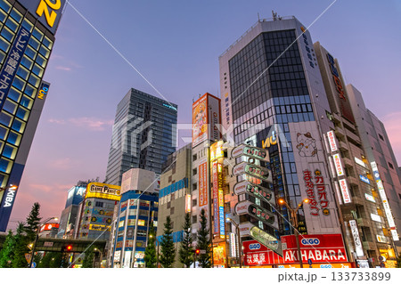 東京都千代田区 夕暮れの秋葉原 東京都千代田区 夕暮れの秋葉原 133733899