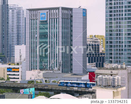 タイ・バンコク中心部のビル群とスカイトレイン / Bangkok, Thailand 133734231