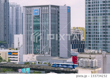 タイ・バンコク中心部のビル群とスカイトレイン / Bangkok, Thailand タイ・バンコク中心部のビル群とスカイトレイン / Bangkok, Thailand 133734232