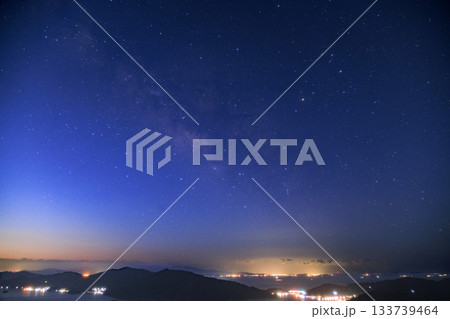 瀬戸内の早春の星景 薄明の空の天の川 瀬戸内の早春の星景 薄明の空の天の川 133739464