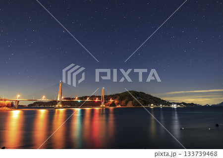 瀬戸内の早春の星景　橋の夜景と春の星座 133739468