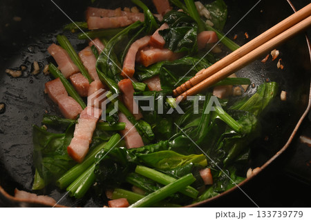 ほうれん草とベーコンの炒め物 ほうれん草とベーコンの炒め物 133739779