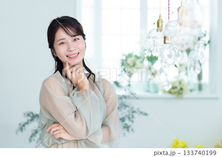 女性　ロングヘア　ヘアセット　ポートレート 133740199