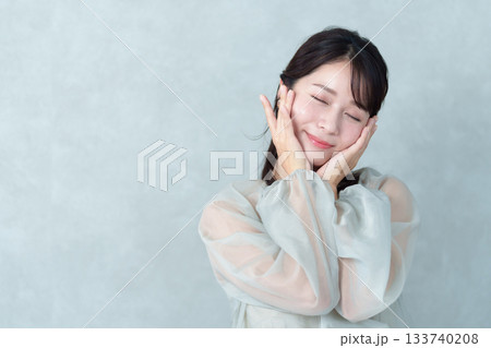 女性　ロングヘア　ヘアセット　ポートレート 133740208