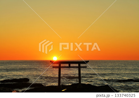 茨城県 大洗磯前神社からの初日の出 茨城県 大洗磯前神社からの初日の出 133740325