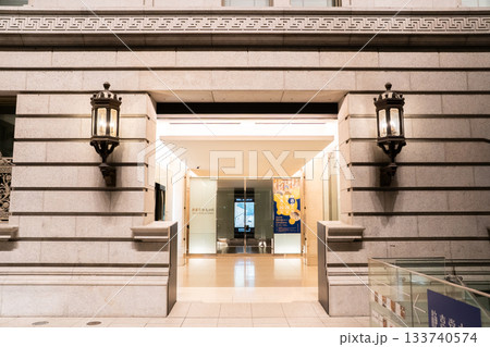 静嘉堂文庫美術館（明治生命館）展示ギャラリー　三菱財閥の所蔵品を展示 133740574