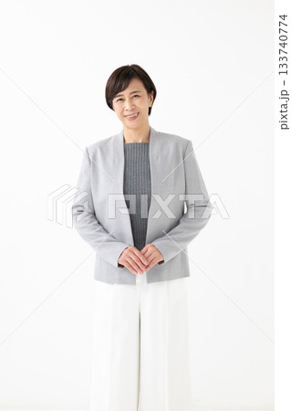 働く女性 働く女性 133740774