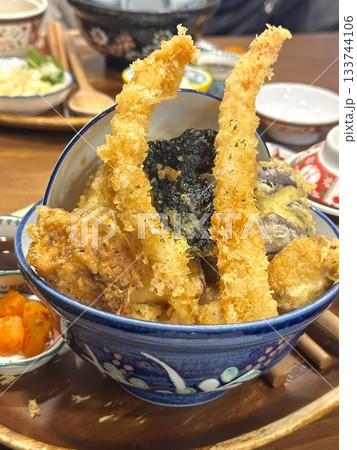 Ebi furai, crispy Japanese deep-fried shrimp, coated in golden panko breadcrumbs. A delicious and crunchy seafood dish, often paired with tartar sauce or served alongside fresh salad. Ebi furai, crispy Japanese deep-fried shrimp, coated in golden panko breadcrumbs. A delicious and crunchy seafood dish, often paired with tartar sauce or served alongside fresh salad. 133744106