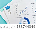 ビジネス資料と机の上 133744349